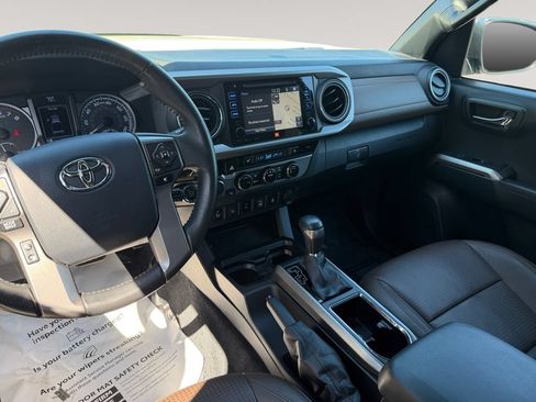 Used 2016 Toyota Tacoma Limited w/ Towing Package AWD/4WD image 10