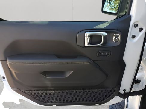 New 2026 Jeep Wrangler Unlimited Sahara AWD/4WD image 31