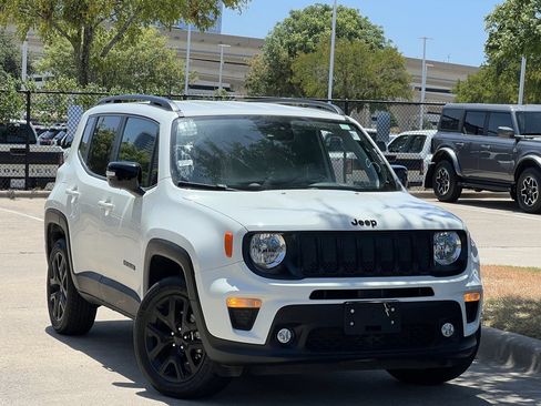 Used 2023 Jeep Renegade Altitude w/ Convenience Group I AWD/4WD image 2