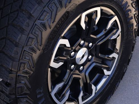 Certified 2025 Chevrolet Silverado 1500 ZR2 AWD/4WD image 46