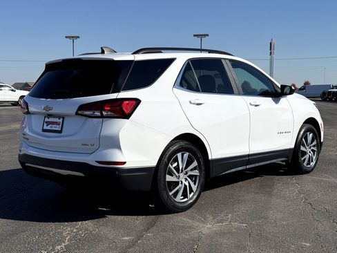 Used 2022 Chevrolet Equinox LT image 3