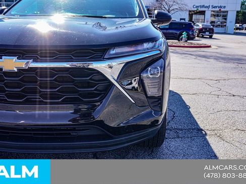 Used 2025 Chevrolet Trax LS FWD image 17