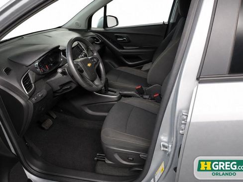 Used 2022 Chevrolet Trax LS w/ Tint and Cruise Package FWD image 10