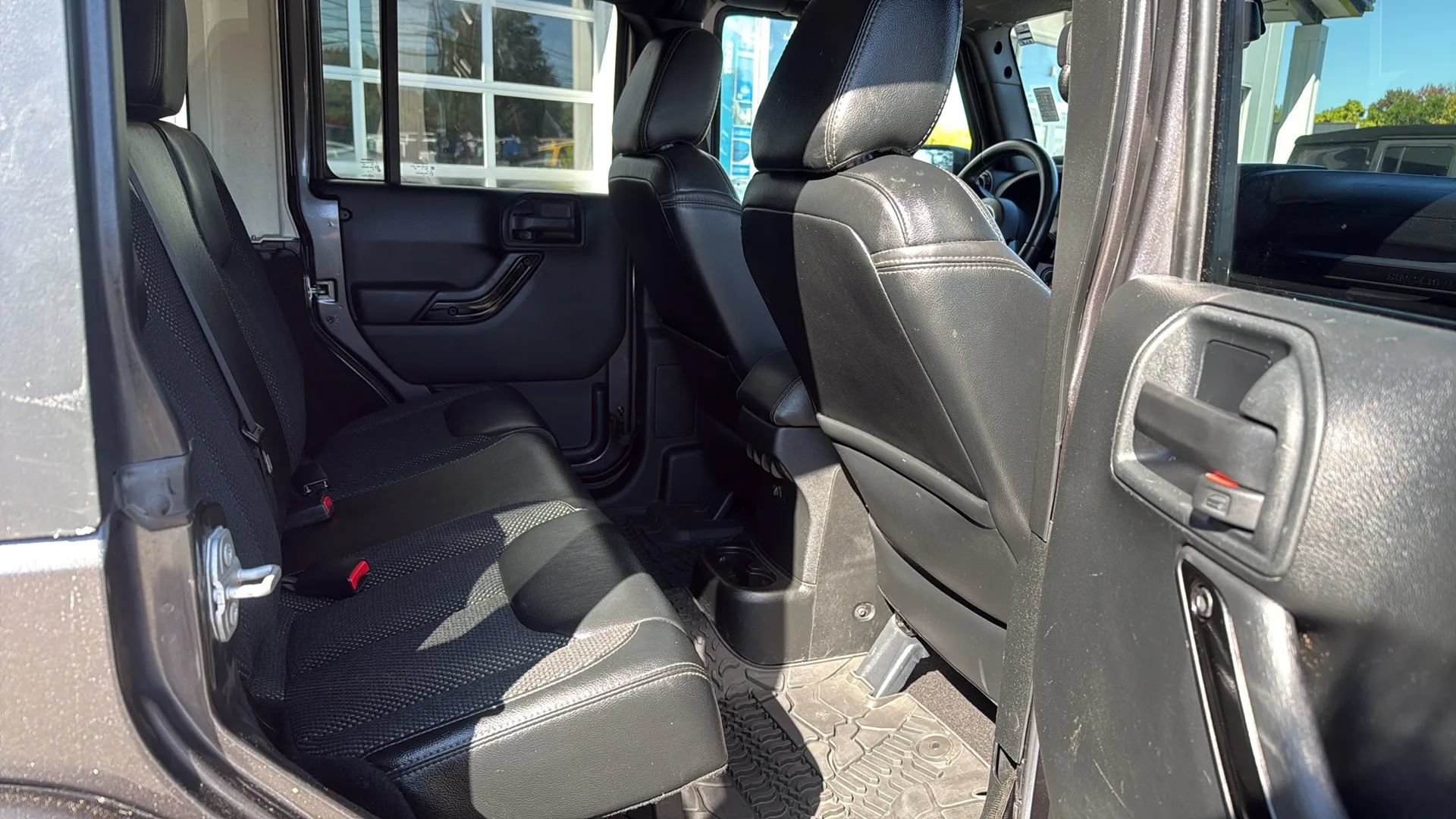 Used 2016 Jeep Wrangler Unlimited Sahara AWD/4WD image 23