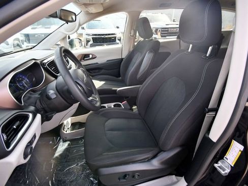 Used 2024 Chrysler Voyager LX FWD image 20