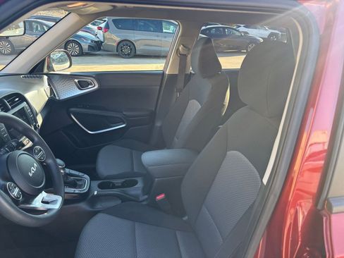 Used 2025 Kia Soul LX w/ LX Technology Package image 24