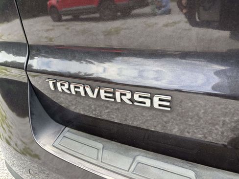 Used 2017 Chevrolet Traverse LT w/ Style and Technology Package FWD image 11