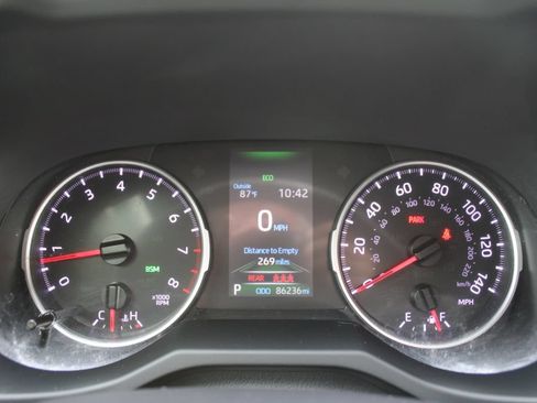Used 2019 Toyota RAV4 XLE FWD image 28