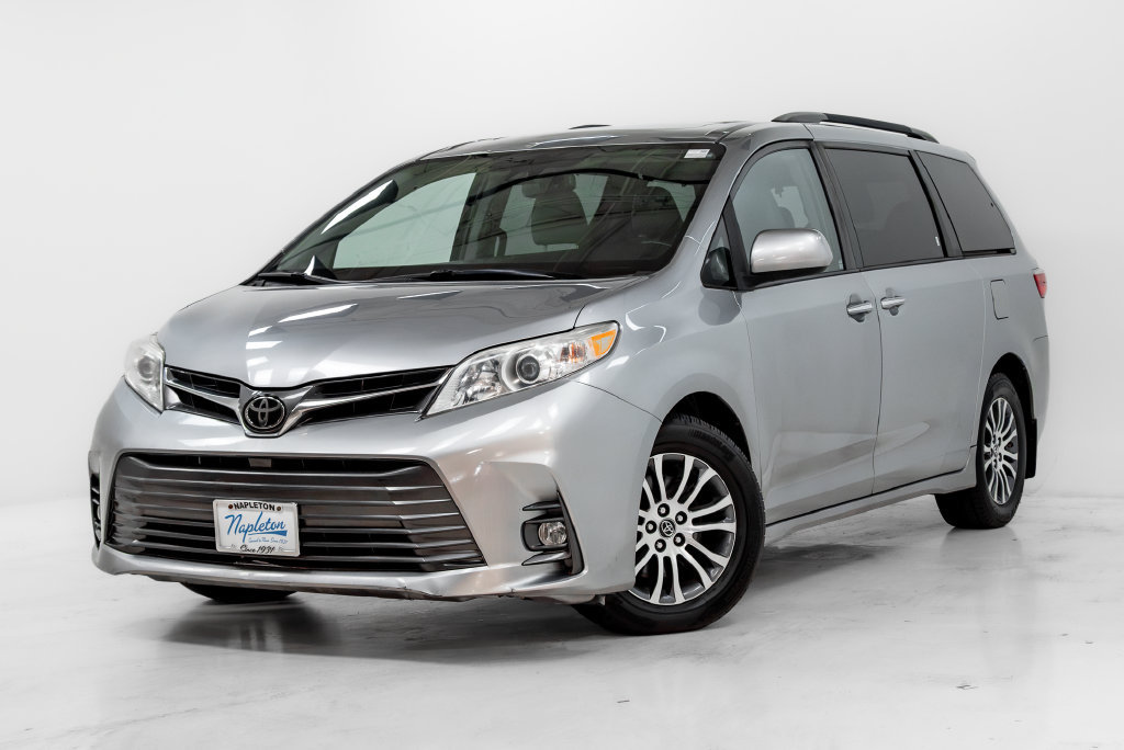 Used 2018 Toyota Sienna XLE Premium FWD image 1