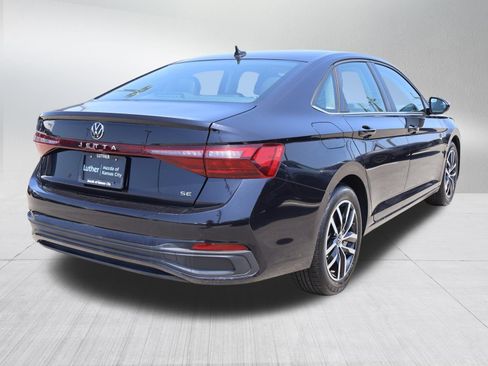 Used 2025 Volkswagen Jetta SE FWD image 7