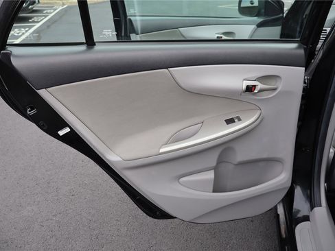 Used 2013 Toyota Corolla LE image 23