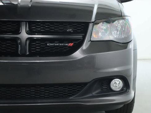 Used 2017 Dodge Grand Caravan SXT w/ Driver Convenience Group image 7