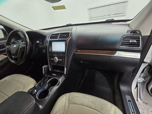 Used 2016 Ford Explorer Platinum AWD/4WD image 22