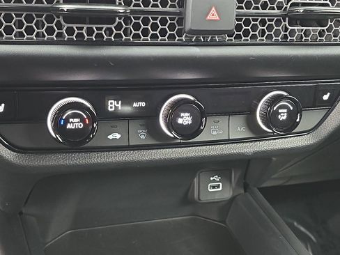 Certified 2025 Honda HR-V Sport image 23