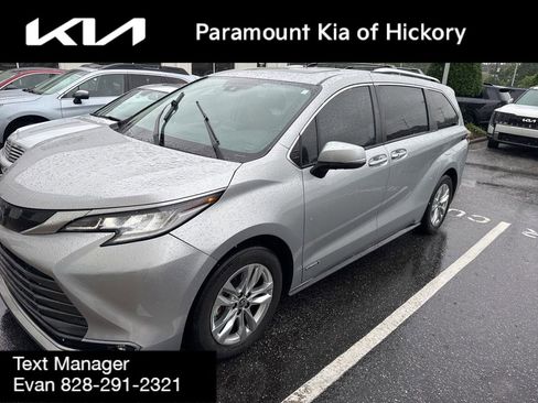 Used 2021 Toyota Sienna Limited FWD image 4