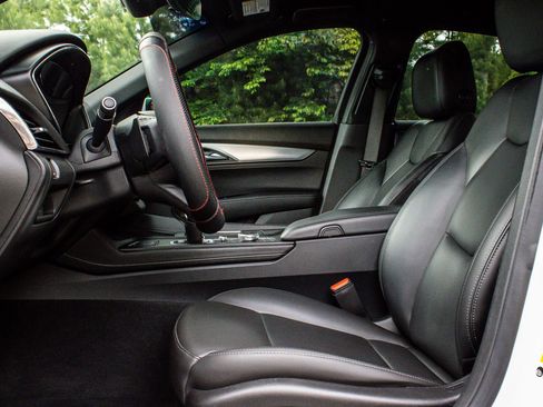 Used 2022 Cadillac CT5 Luxury RWD image 11