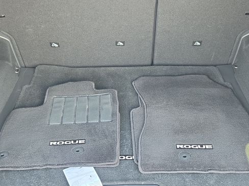 Used 2023 Nissan Rogue SV FWD image 14