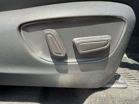 Used 2023 Toyota Highlander XSE FWD image 26