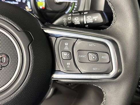 Certified 2025 Jeep Wrangler Unlimited Sahara w/ Safety Group AWD/4WD image 22