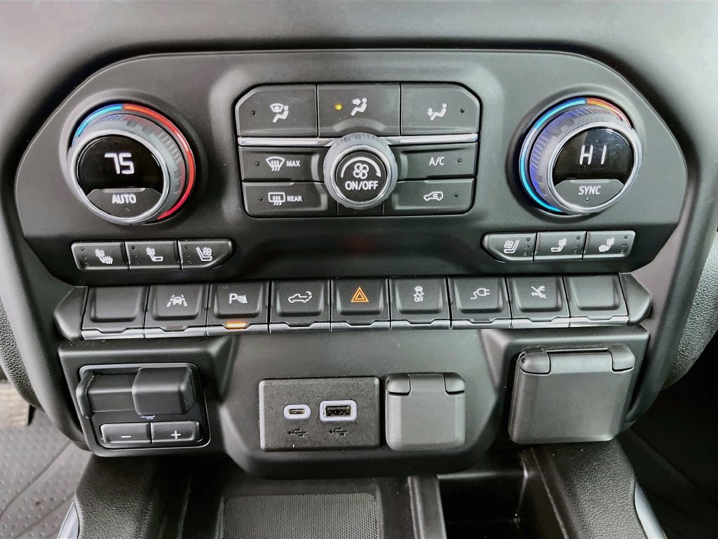 Used 2022 Chevrolet Silverado 1500 High Country w/ Technology Package AWD/4WD image 21
