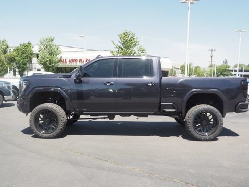 Used 2026 GMC Sierra 3500 Denali w/ Technology Package AWD/4WD image 4