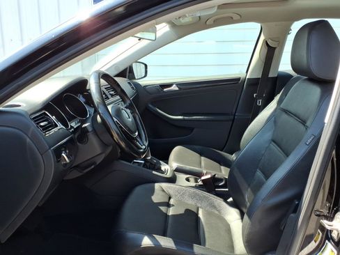 Used 2017 Volkswagen Jetta SEL FWD image 6