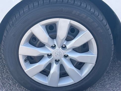 Used 2015 Toyota Corolla LE image 5