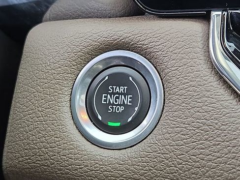 Used 2023 GMC Canyon Denali image 23