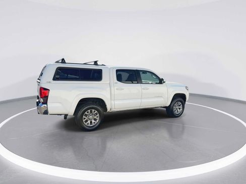 Certified 2018 Toyota Tacoma SR5 AWD/4WD image 8