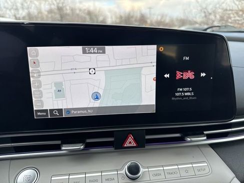 Used 2023 Hyundai Elantra Limited image 6