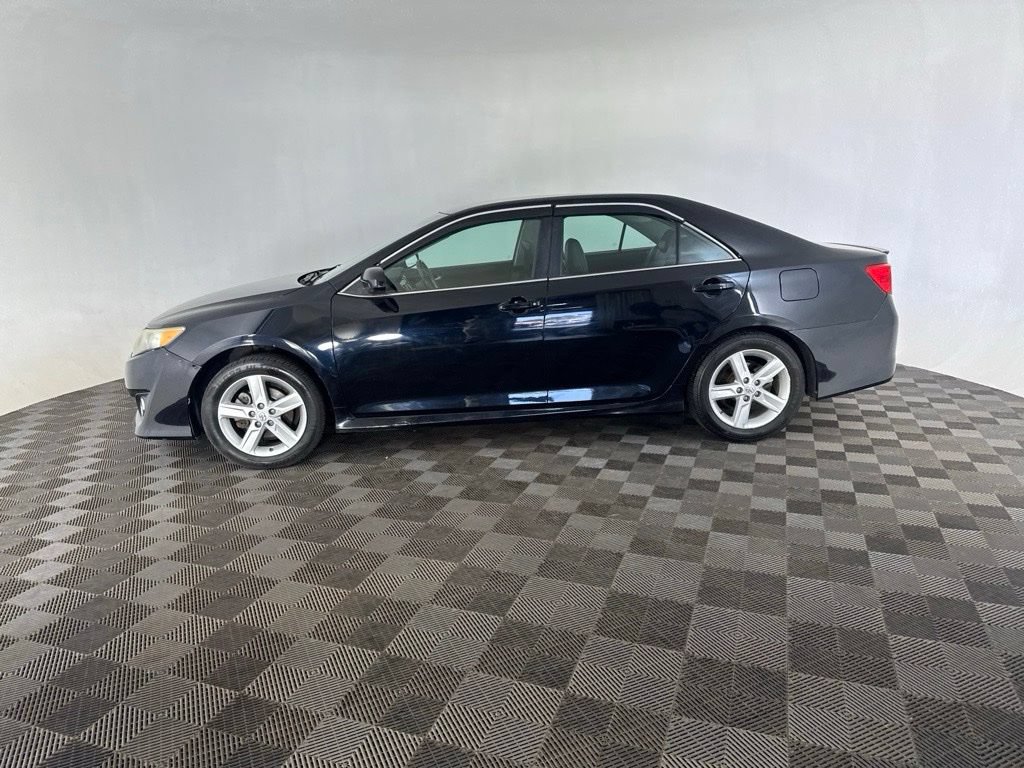 Used 2014 Toyota Camry SE FWD image 9
