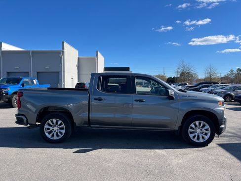 Used 2020 Chevrolet Silverado 1500 Custom w/ Custom Value Package image 10