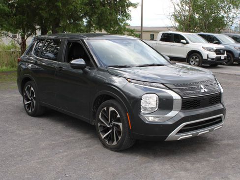 Used 2024 Mitsubishi Outlander SE Black Edition AWD/4WD image 3