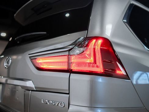 Used 2021 Lexus LX 570 4WD w/ Sport Package image 15