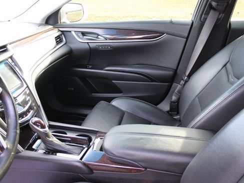 Used 2016 Cadillac XTS Luxury image 12