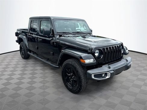 Used 2021 Jeep Gladiator Sport image 4