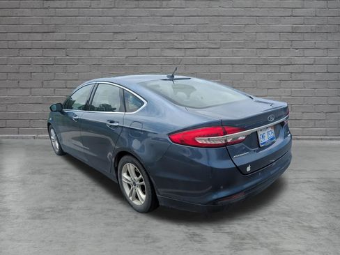 Used 2018 Ford Fusion SE w/ Fusion SE Technology Package FWD image 4