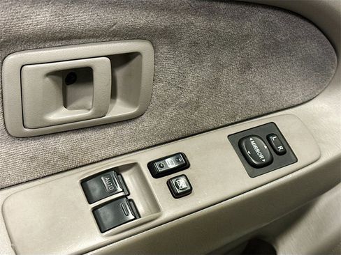 Used 2004 Toyota Tacoma 4x4 Xtracab V6 w/ SR5 Color-Keyed Pkg image 19