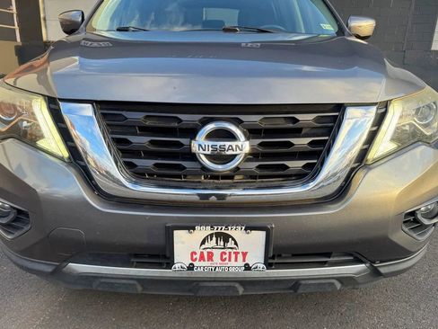 Used 2017 Nissan Pathfinder SV image 9