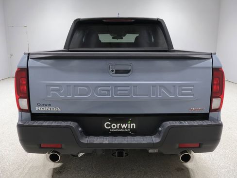 Used 2025 Honda Ridgeline Sport image 4