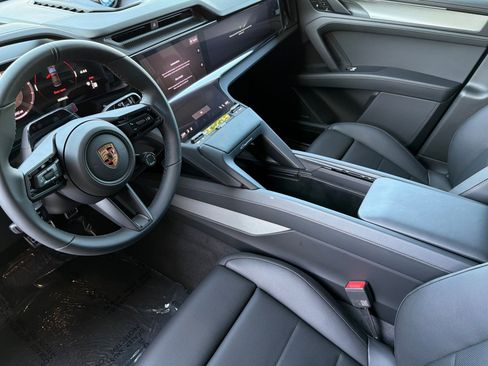 Used 2026 Porsche Cayenne Electric Coupe AWD/4WD image 4