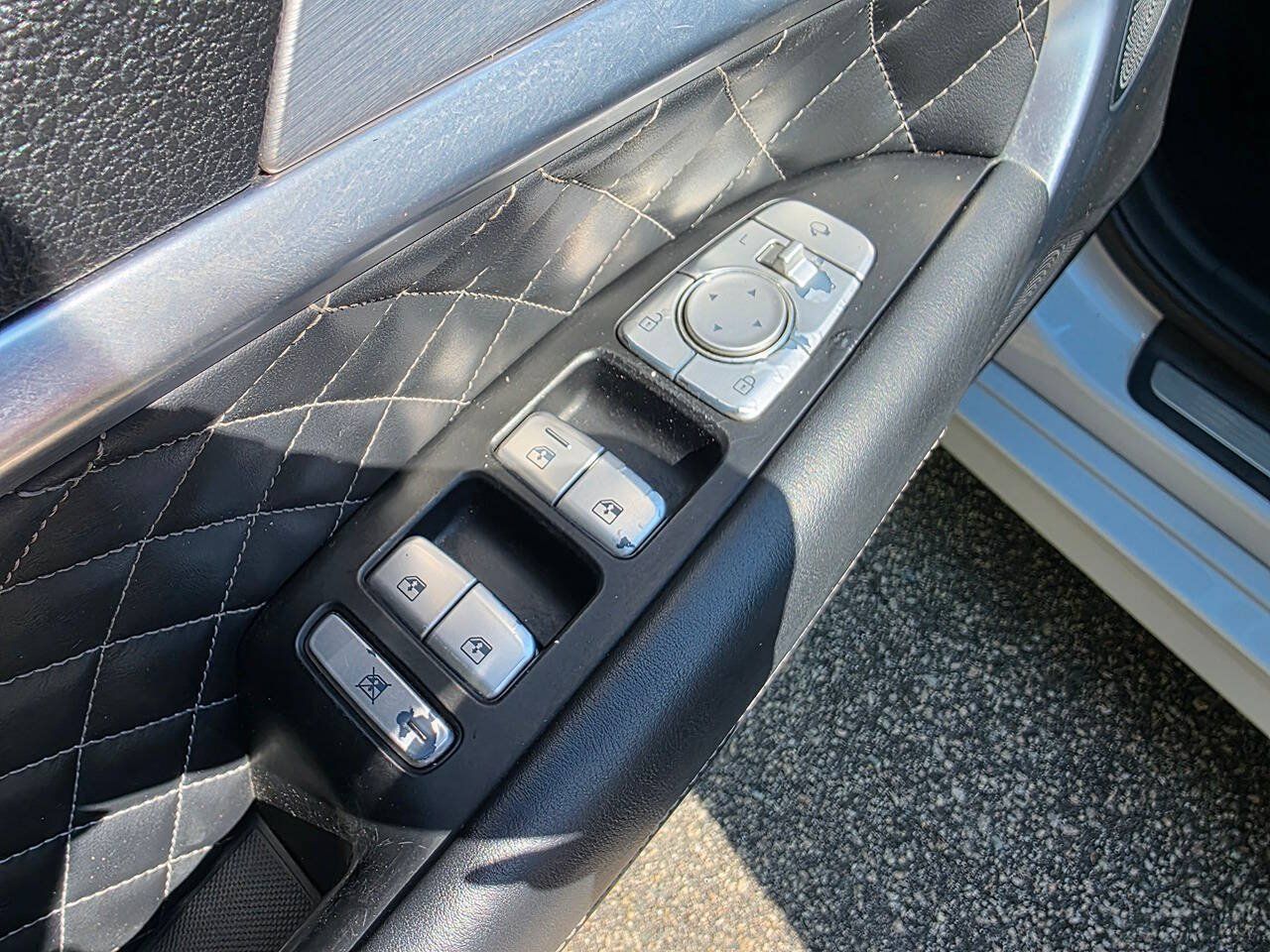 Used 2019 Genesis G70 3.3T Advanced w/ Sport Package RWD image 13