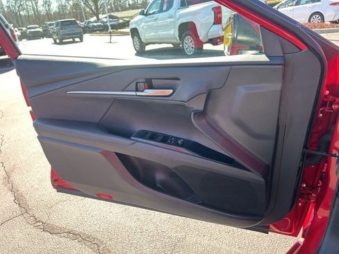 Used 2025 Toyota Camry SE image 27