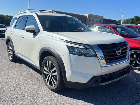 Used 2023 Nissan Pathfinder Platinum w/ Cargo Package AWD/4WD image 6