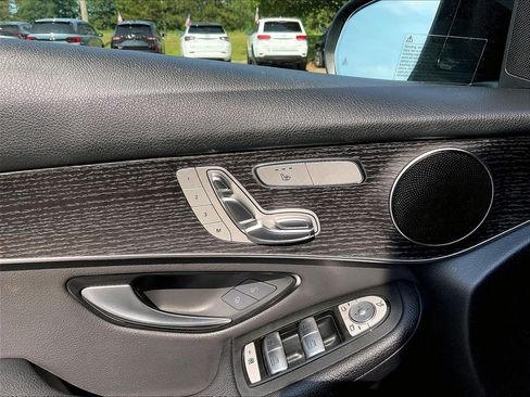 Used 2021 Mercedes-Benz GLC 300 4MATIC image 27