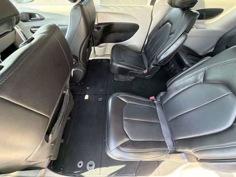 Used 2021 Chrysler Voyager Lxi FWD image 6