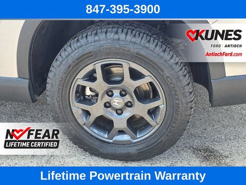 Used 2025 Honda Pilot TrailSport image 11