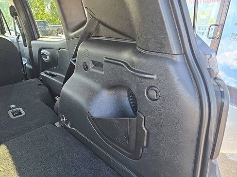 Used 2023 Jeep Renegade Latitude AWD/4WD image 80