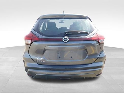 Used 2021 Nissan Kicks S image 7