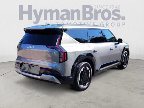 Used 2024 Kia EV9 Land AWD/4WD image 3